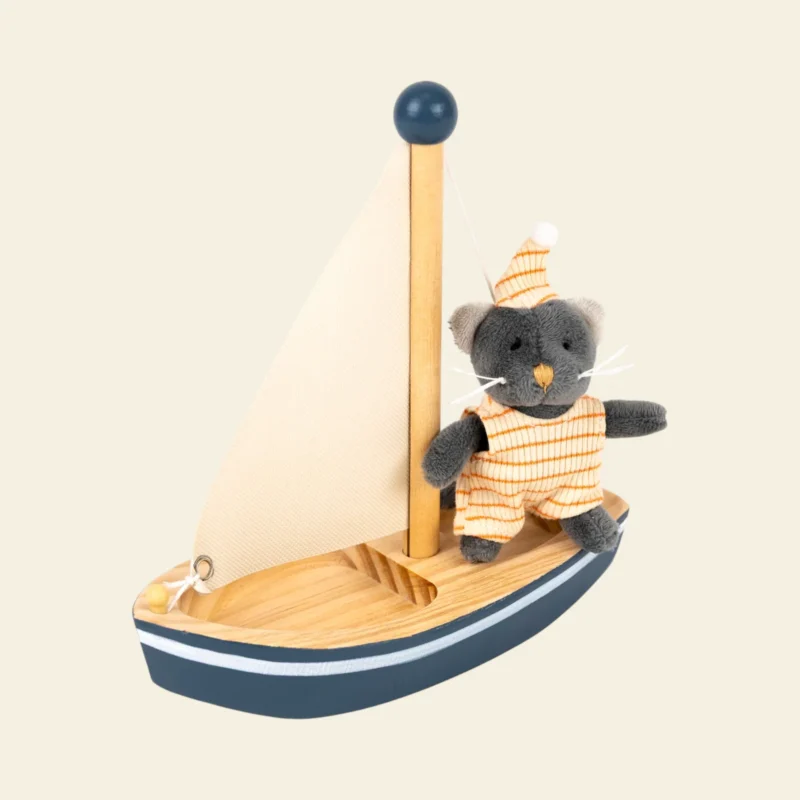 Malo le chat dans une barque